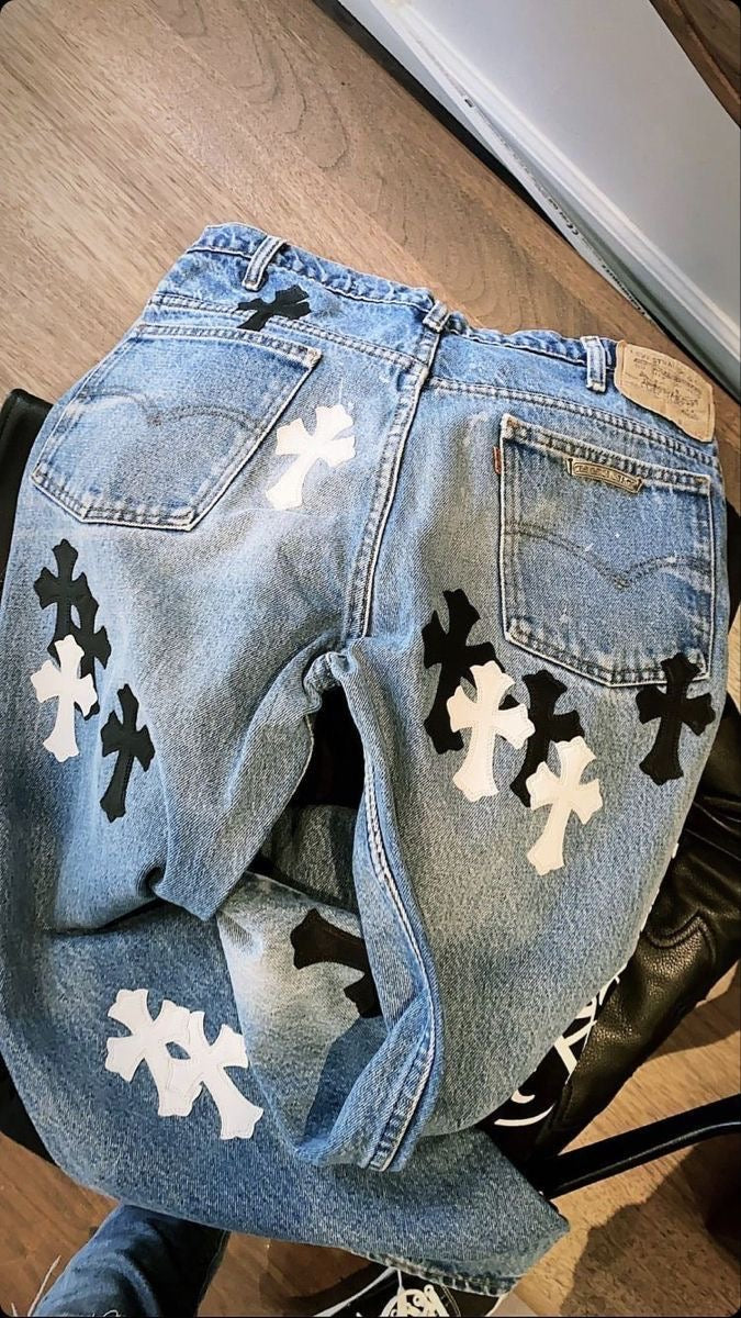 BLACK CROSSED JEANS